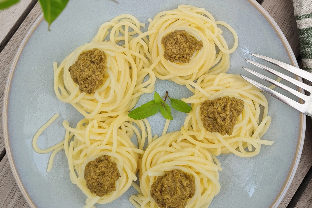 Spaghetti mit grüner Olivenpaste