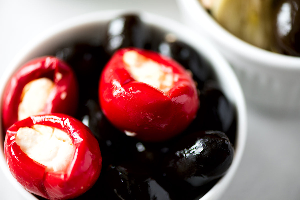 Rote Kabanaki Paprika gefüllt mit Fetakäse in nativem Olivenöl extra - HERMES