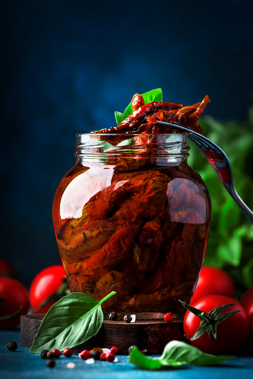 Grüne Oliven gefüllt mit sonnengetrockneten Tomaten in nativem Olivenöl extra - HERMES
